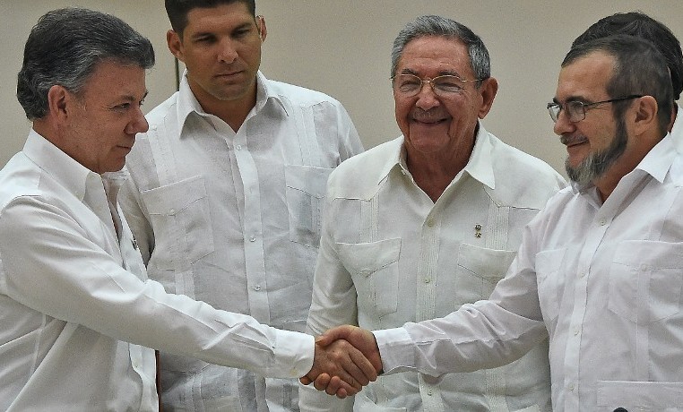 Santos pide a las FARC cumplir con la fecha tope para firmar la paz