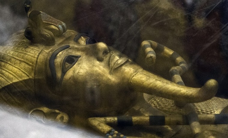 ¿Yace la reina Nefertiti junto a la tumba de Tutankamón?