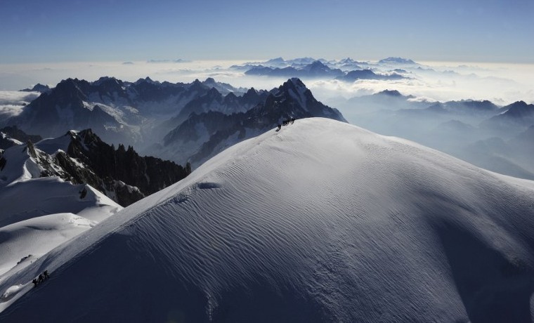 Archivo. Julio 16, 20101 de los Alpes Frances muestra el pico Mont-Blanc. AFP PHOTO/PHILIPPE DESMAZES