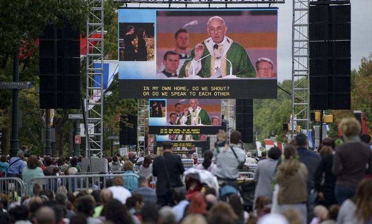 El papa celebra misa en Estados Unidos tras reunirse con víctimas de pedofilia