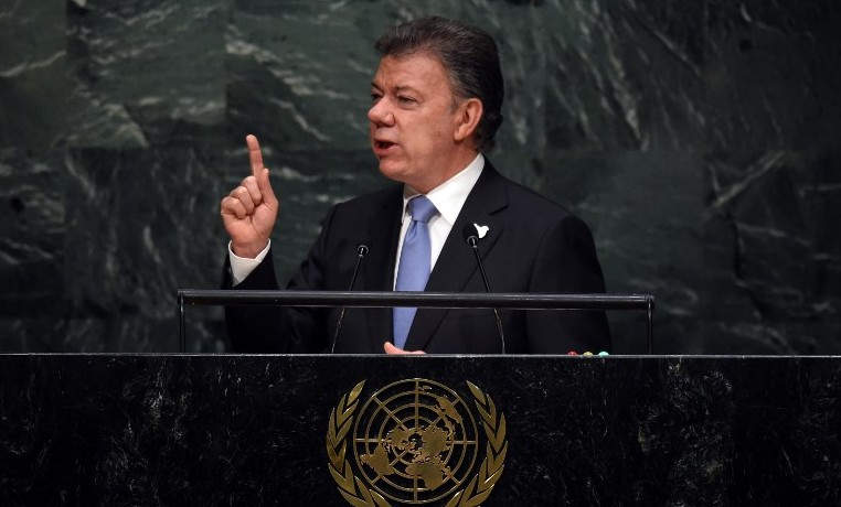 ‘En Colombia, en menos de seis meses, repicarán las campanas que anuncien la hora de la paz’, dijo Santos ante la ONU