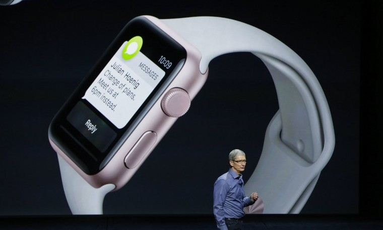 El CEO de Apple, Tim Cook, habla durante el Evento Especial Apple, septiembre 9, 2015, en el Bill Graham Civic Auditorium, San Francisco, California. Stephen Lam/ Getty Images/AFP