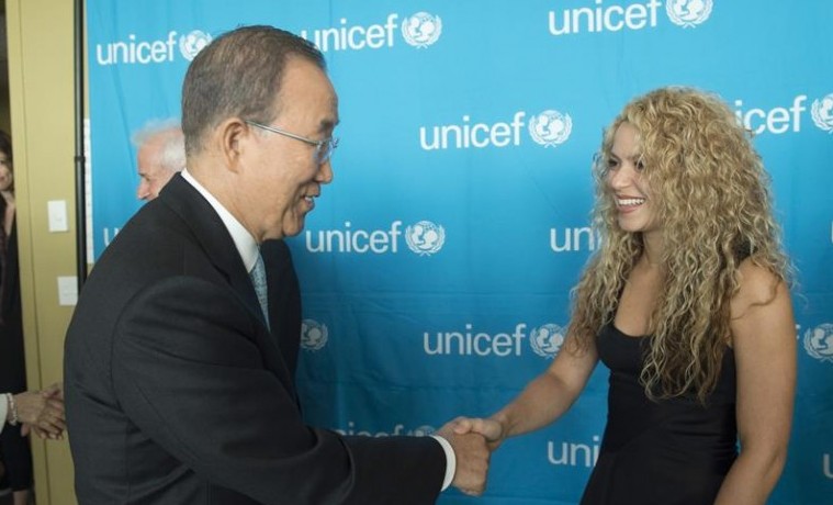 Archivo. El secretario general de Naciones Unidas, Ban Ki-moon, en reunión, martes 22 de septiembre de 2015, con la embajadora de Buena Voluntad de la UNICEF, la cantante colombiana Shakira.. EFE/Eskinder Debebe