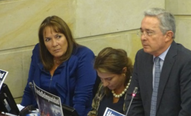 Uribe le pide al Fiscal que diga porqué lo deben llevar al tribunal internacional