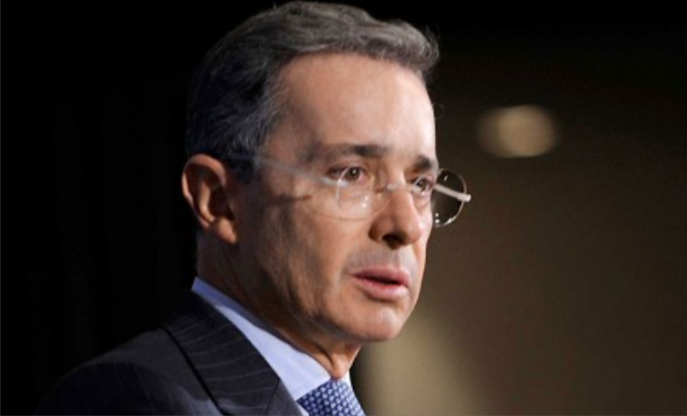 La única opción que permite el gobierno de Santos es que declaremos adhesión a sus acuerdos con FARC: Uribe