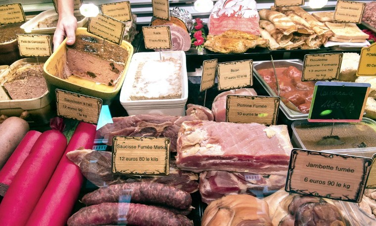 Europeos tendrán que bajar consumo de carne y queso para reducir gases de efecto invernadero