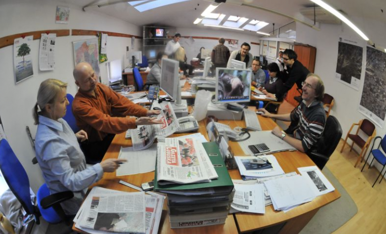 Diarios ya no son el elemento central para formar opinión pública: Juan Luis Cebrián