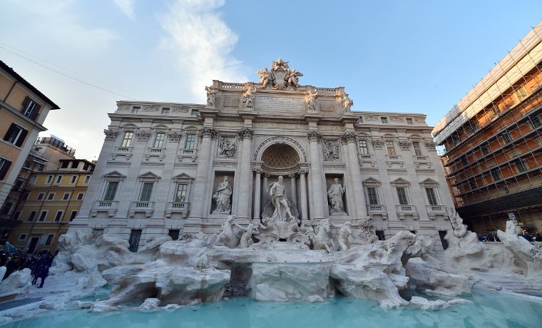 La Fontana de Trevi de Roma recupera su esplendor tras 16 meses de restauración