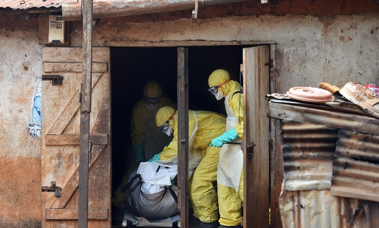 Celebración en Sierra Leona tras ser declarada exenta de ébola por la OMS