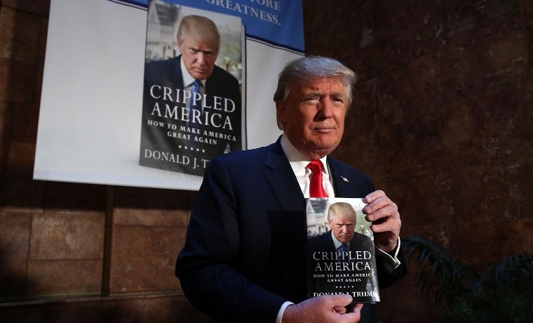 Donald Trump presenta su libro de campaña sobre “Estados Unidos incapacitado”