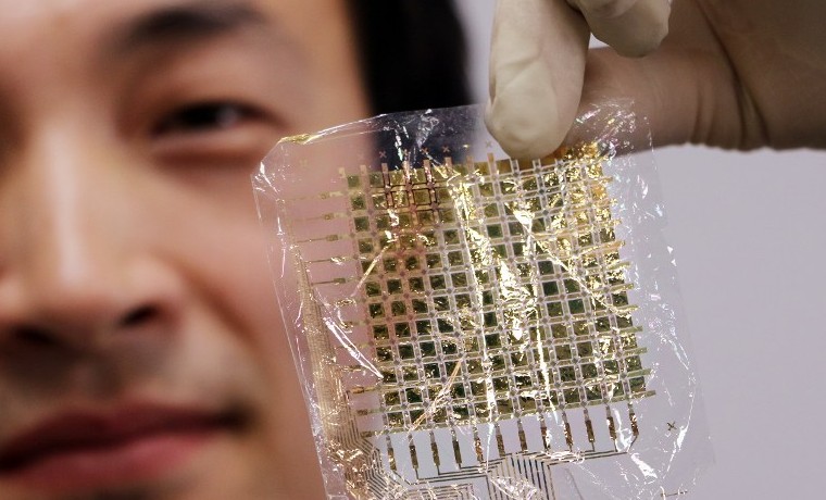 Científicos desarrollan un guante con nanosensores para detectar el cáncer de seno