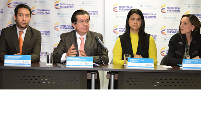 De izquierda a derecha: Diego Garcia, Subdirector (e) Enfermedades Transmisibles, Viceministro de Salud, Fernando Ruiz Gómez, Martha Lucía Ospina, Directora (e) Instituto Nacional de Salud y Catalina Valencia González, Ginecóloga Obstetra, clínica Reina Sofía. Foto: MinSalud