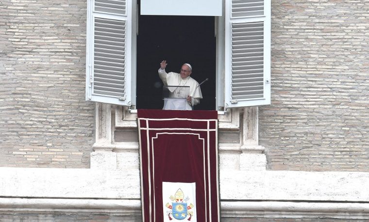 El papa Francisco pide a médicos que recen para que sea “cada día más pobre”