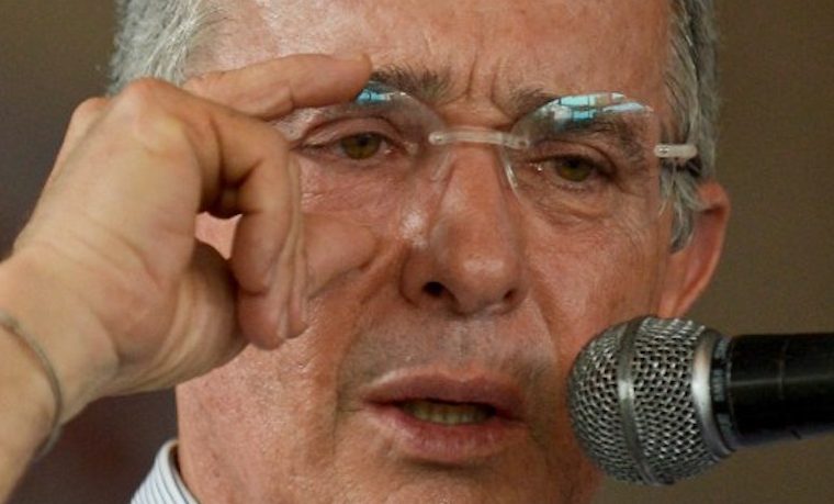 Plebiscito por la paz en Colombia “es ilegítimo”: Expresidente Álvaro Uribe