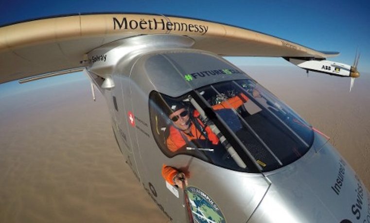 Sin provocar “ruido ni contaminación”, el Solar Impulse 2 completó vuelta al mundo