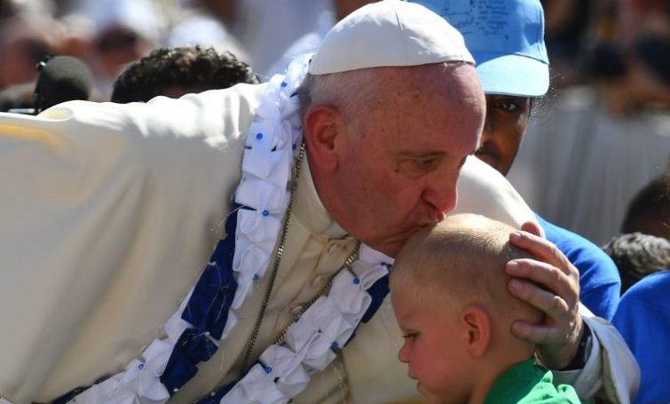 Papa Francisco insta a iglesia de toda América a estar “con los indefensos”