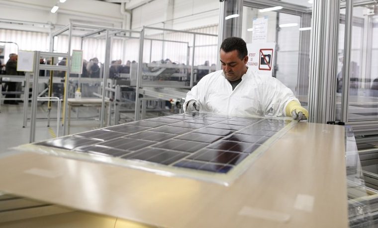 Tesla presenta sus techos solares para casas ecológicas
