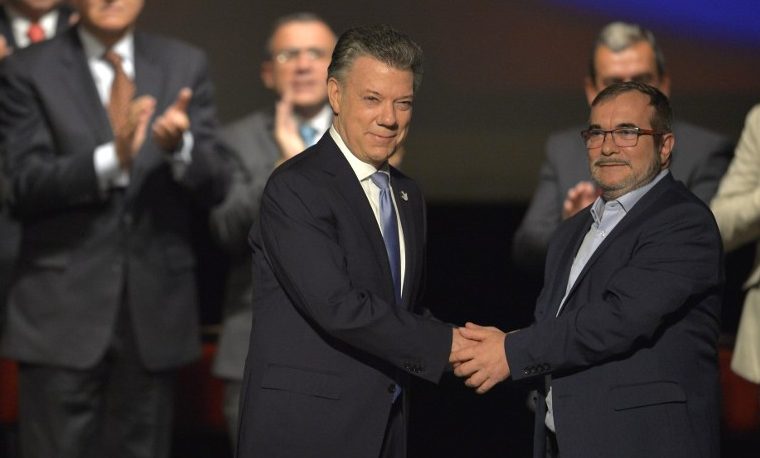 Colombia firmó renegociado acuerdo de paz con las FARC
