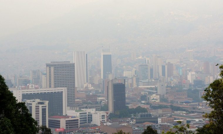 Medellín declara alerta roja por contaminación del aire