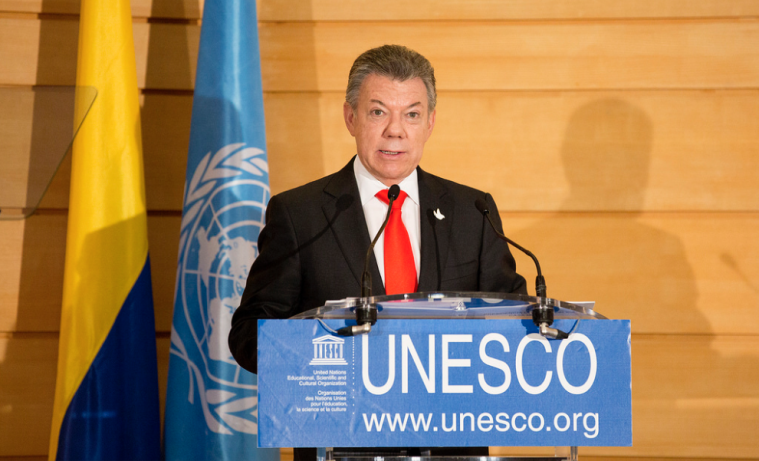 Santos UNESCO Nobel Paz