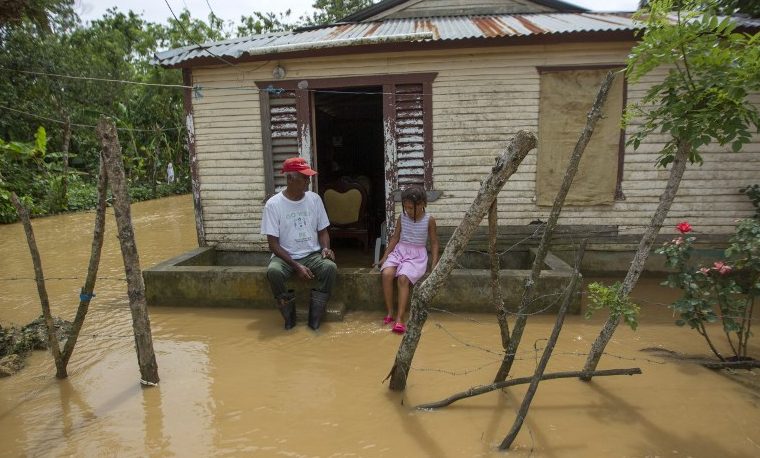 Islas devastadas por huracanes reclaman ayuda de potencias contaminantes