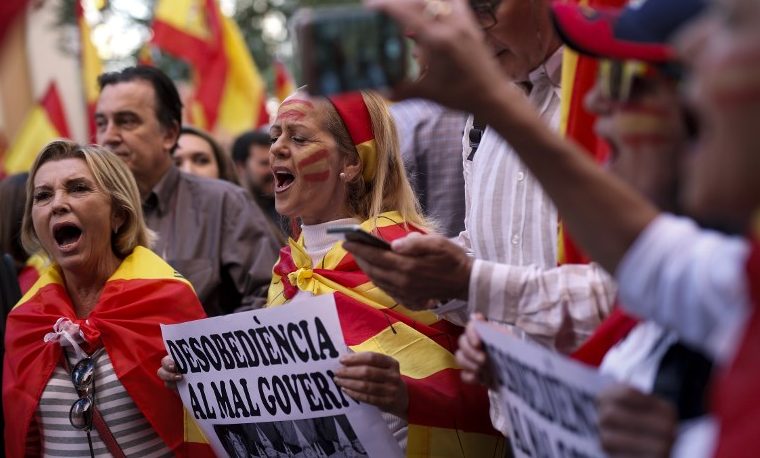 Ola de fervor patriótico español en respuesta a independentistas