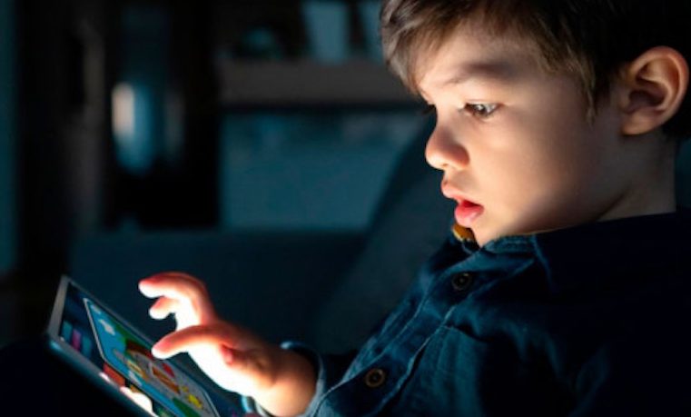 Infancias y tecnologías digitales en tiempos de confinamiento: nuevos retos para la familia y la escuela