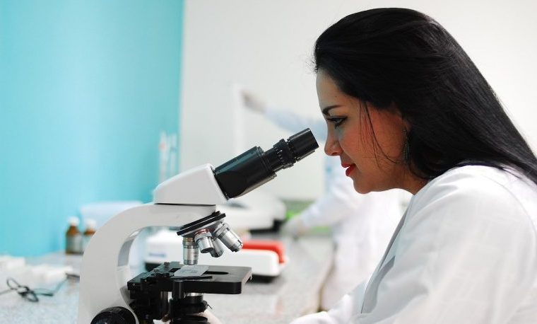 ciencia mujeres STEM científica tecnlogía